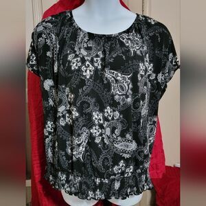 #159 Apt 9 Black with white floral Top Size:1x